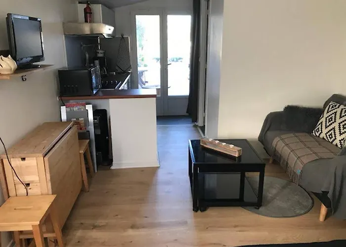 Studio indépendant près cap canaille avec terrasse